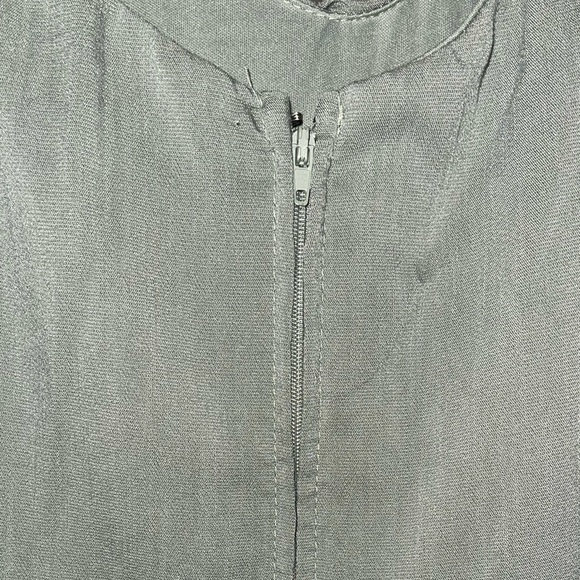 mossy GREEN SHORT DRESS with a waist synching effect and gorgeous puffy sleeves - Picture 4 of 5